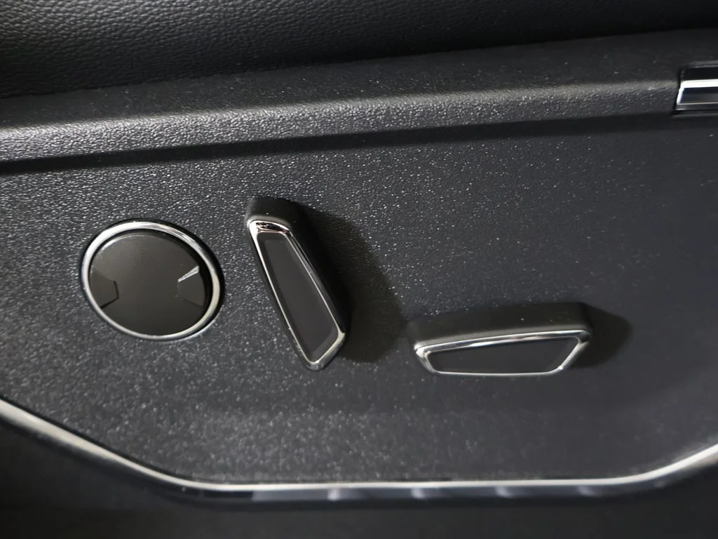 Used 2024 Agate Black Metallic Ford Lariat image 38