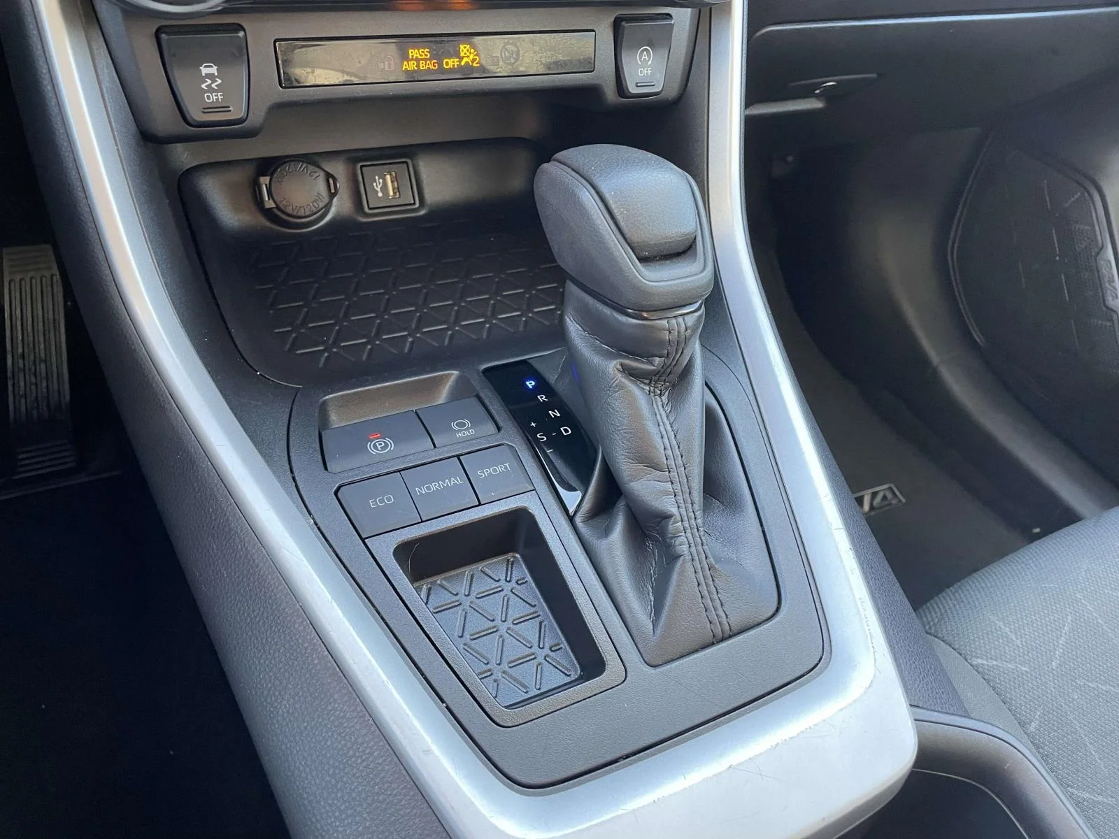 Used 2025 Ice Cap Toyota XLE image 20