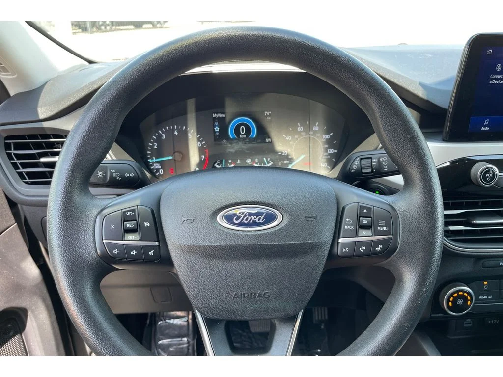 Used 2022 ICONIC SILVER Ford SE image 34