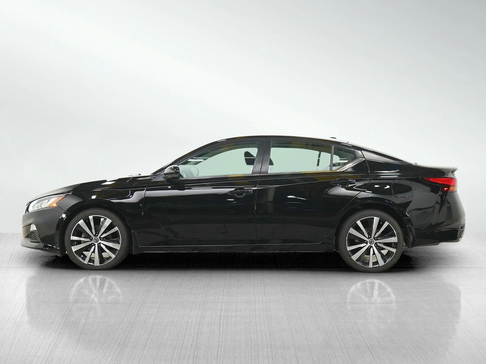 Used 2020 Nissan Altima SR with VIN 1N4BL4CW2LC189606 for sale in Burnsville, Minnesota