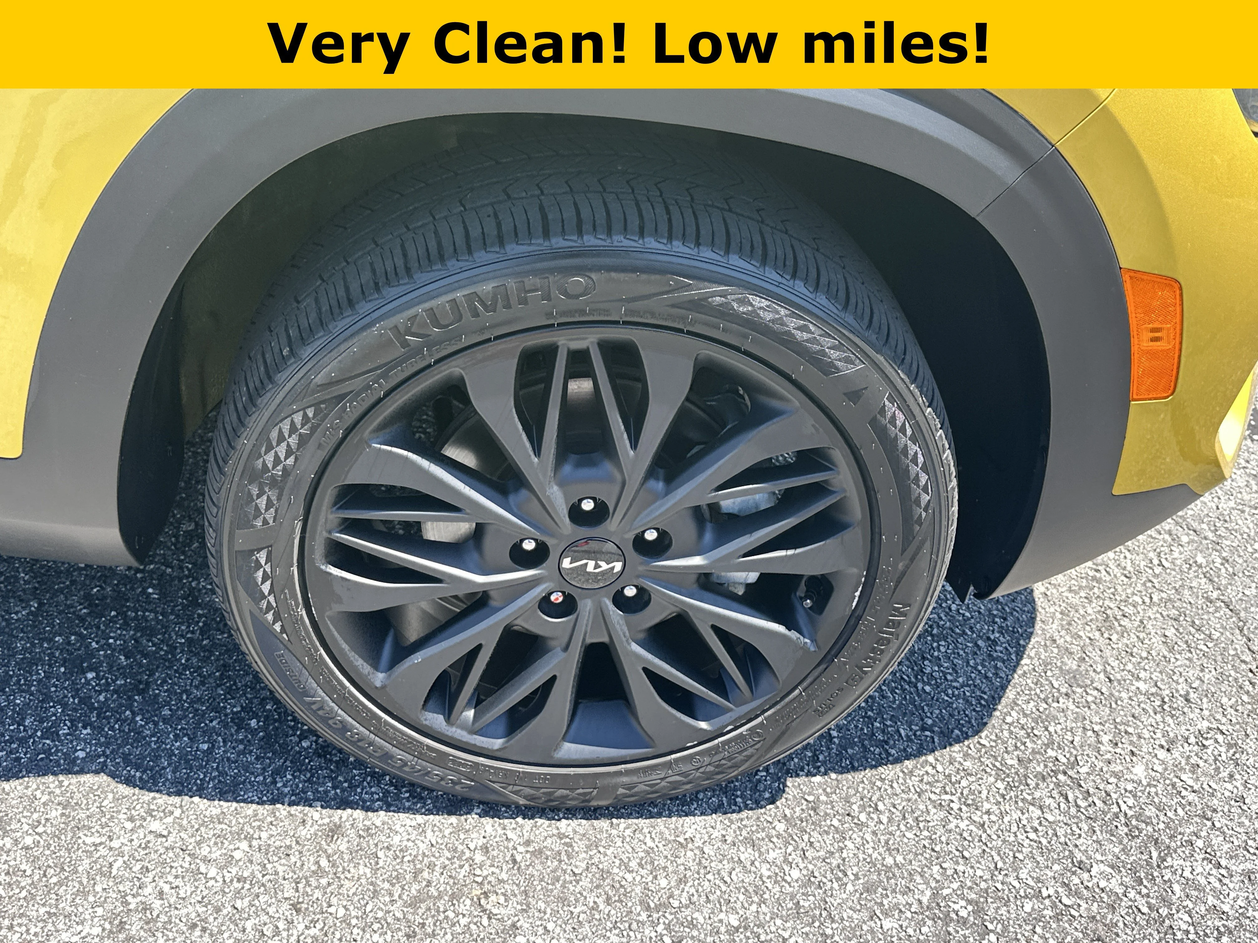 Used 2023 Starbright Yellow/Black Roof Kia Nightfall image 14