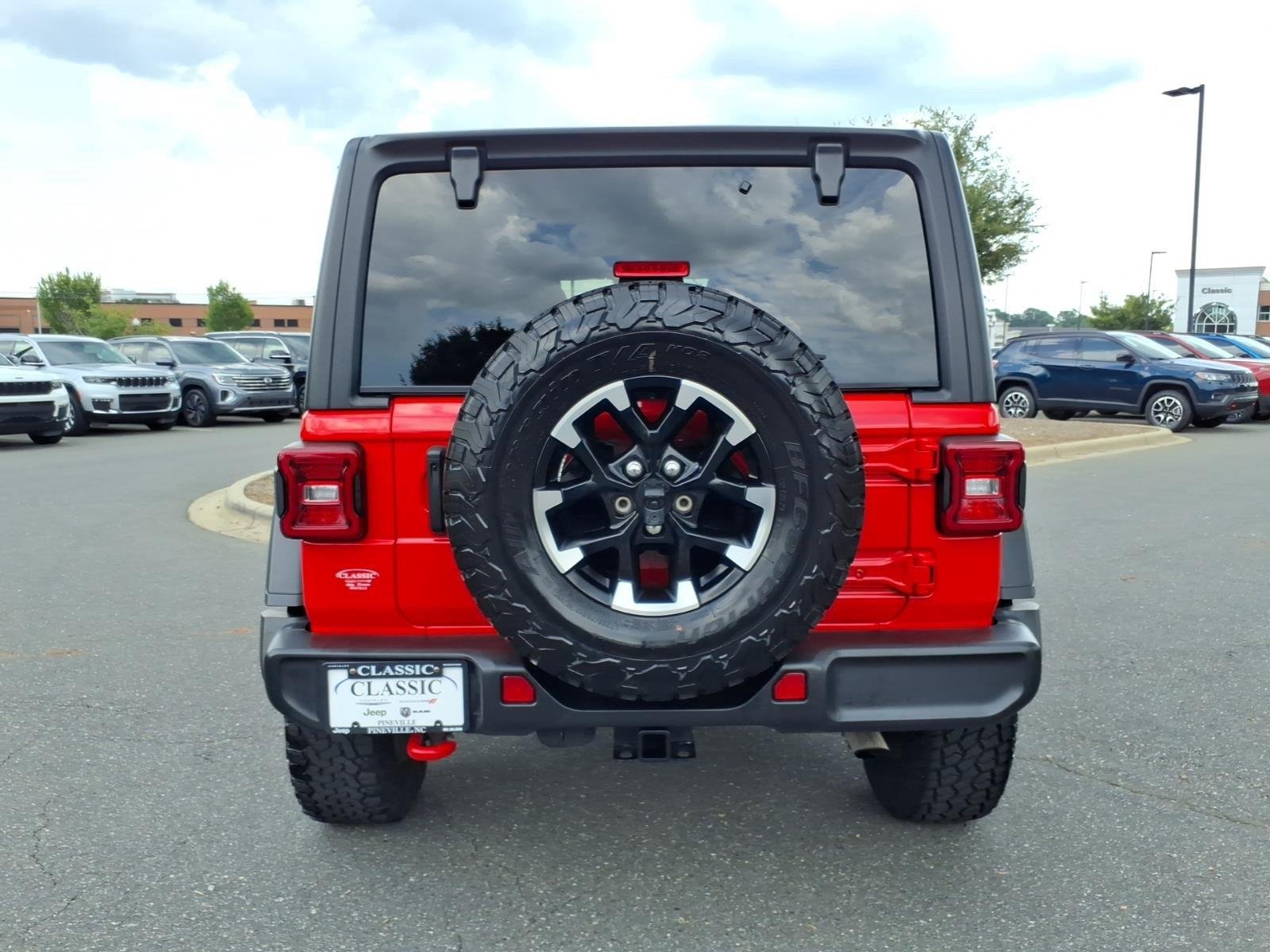 Used 2025 Firecracker Red Clearcoat Jeep Rubicon image 17