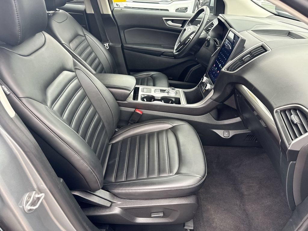 Used 2024 Silver Ford SEL image 28