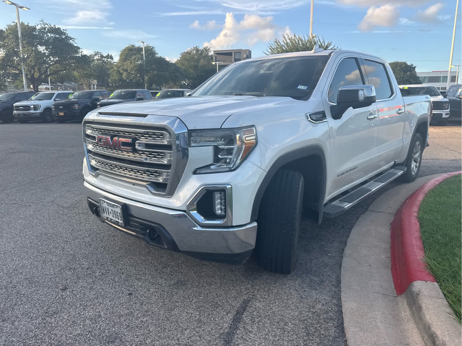 Used 2021 White Frost Tricoat GMC SLT image 2