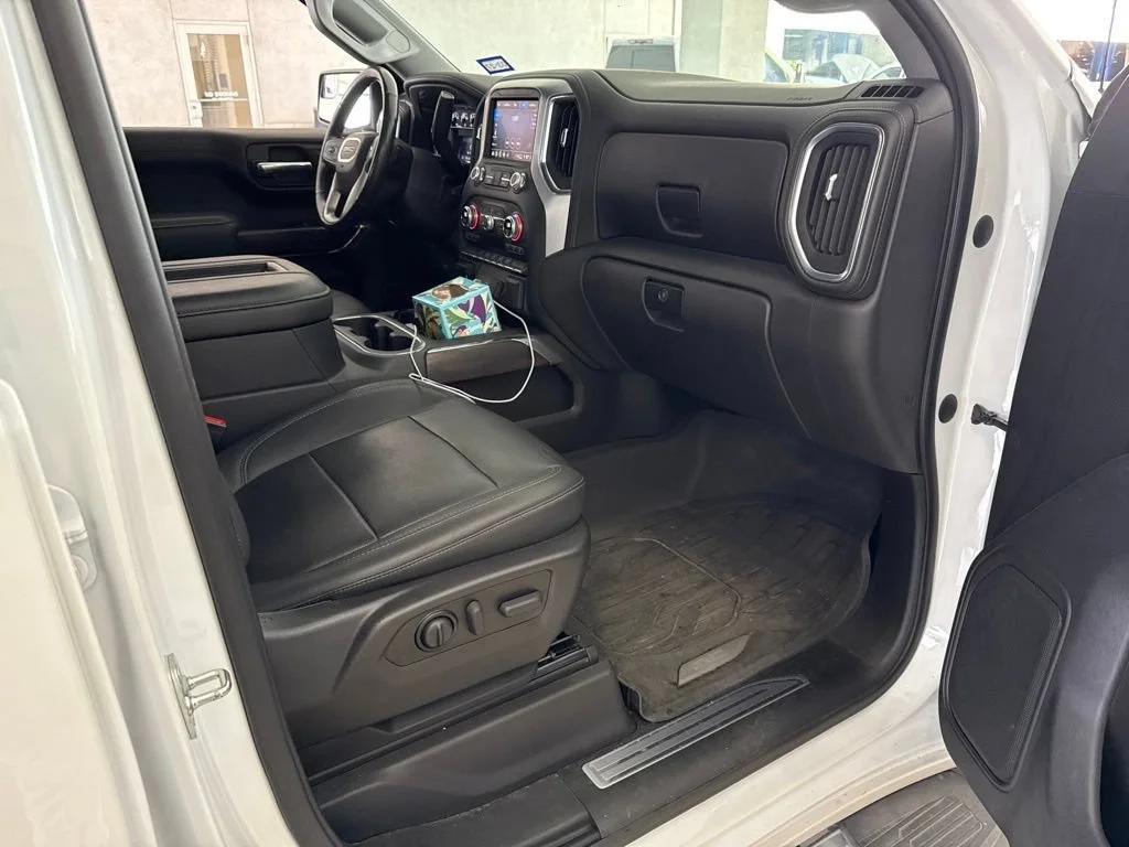 Certified Used 2022 White Frost Tricoat GMC SLT image 3