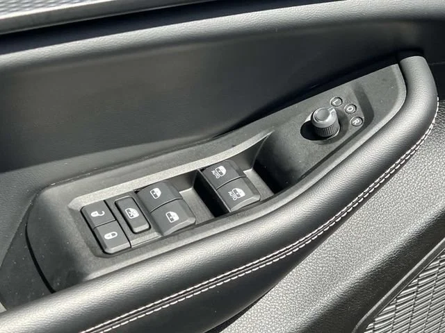 Used 2024 Gray Jeep Altitude image 14