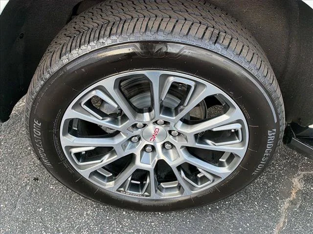 Used 2025 White Frost Tricoat GMC Denali image 35