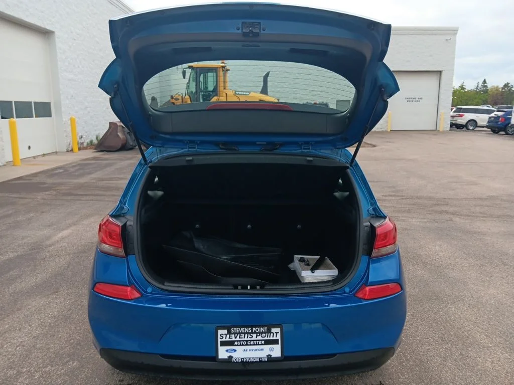 Used 2018 Electric Blue Metallic Hyundai Base image 32