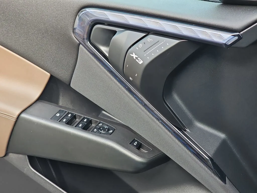 Used 2025 Gray Metallic BMW 30 xDrive image 31