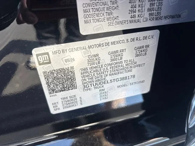 New 2026 Onyx Black GMC SLT image 32