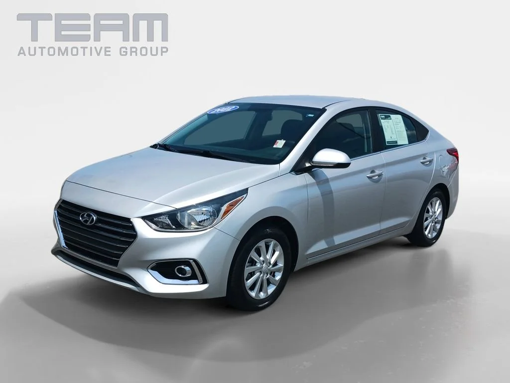 Used 2022 Silver Hyundai SEL image 3