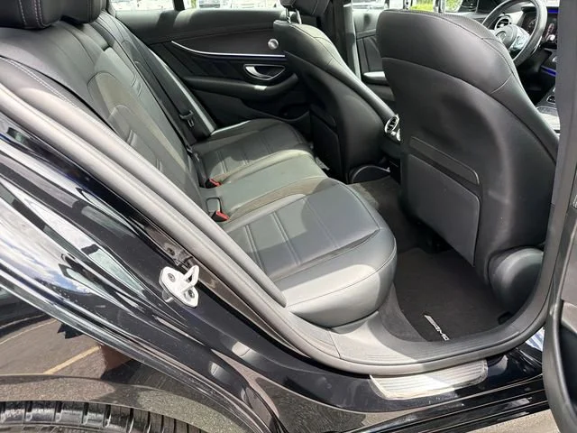 Used 2019 Red Mercedes-Benz 4MATIC® image 15