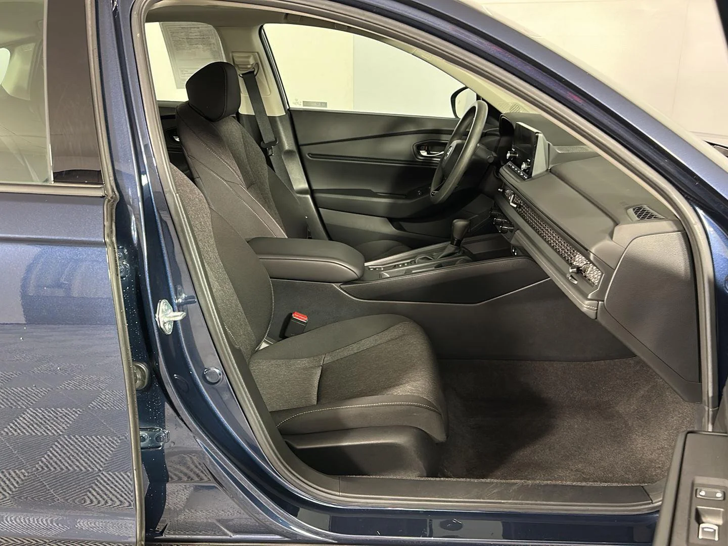 Used 2024 Canyon River Blue Metallic Honda EX image 31