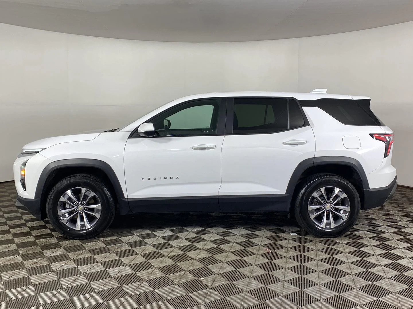Used 2025  Chevrolet LT image 9