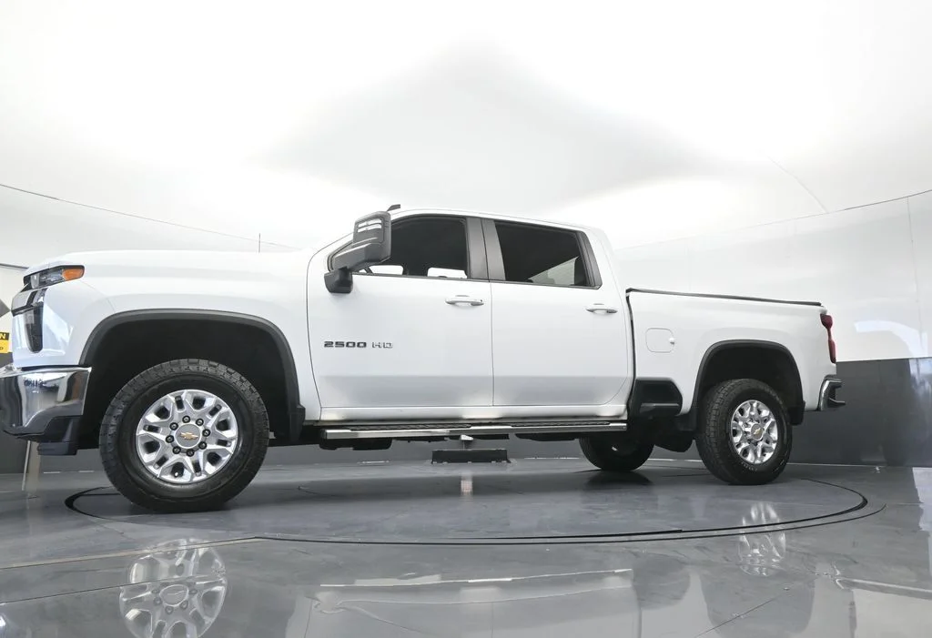 Used 2022 Summit White Chevrolet LT image 51