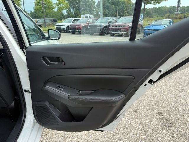 Used 2025 White Nissan 2.5 SV image 26
