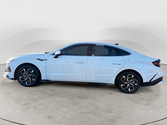 Used 2025 White Hyundai SEL image 8