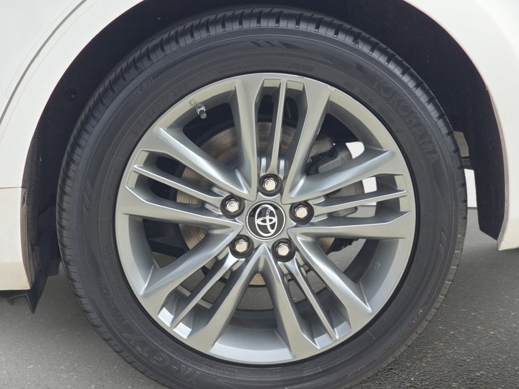 Used 2017  Toyota SE image 34