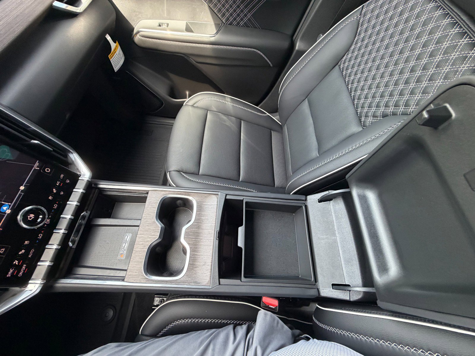 2026 GMC Acadia Denali - Photo 20