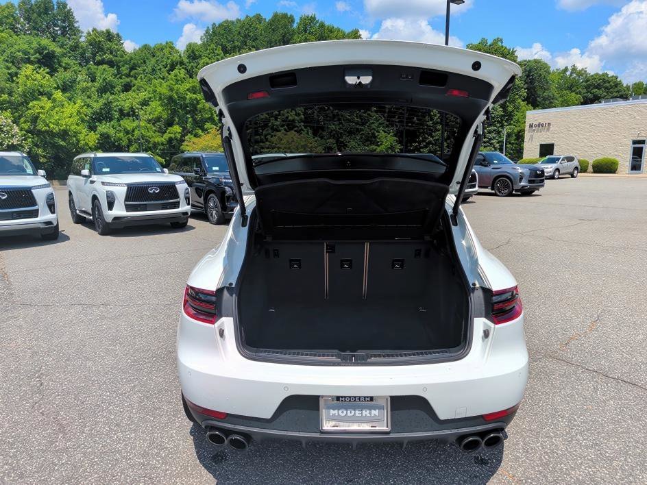 Used 2018 White Porsche Base image 15