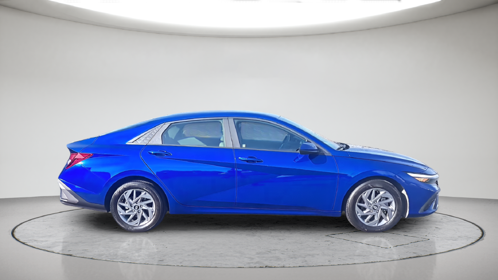 Used 2024 Blue Hyundai SEL image 5