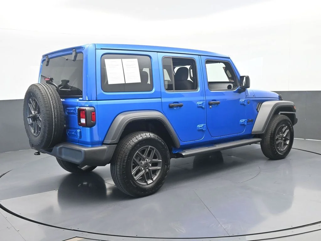 Used 2025 Hydro Blue Pearl Coat Jeep Sport S image 6