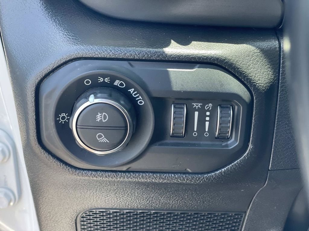 Used 2022 White Jeep Sport image 20