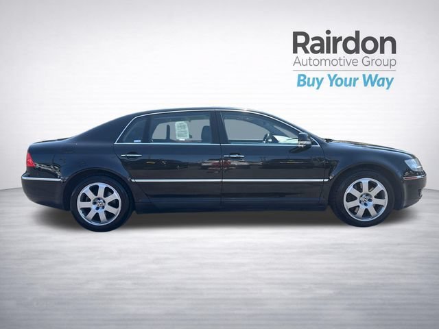 Used 2004 Black Volkswagen V8 image 8
