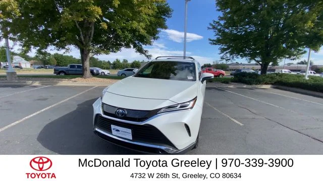 Used 2022 White Toyota XLE image 3
