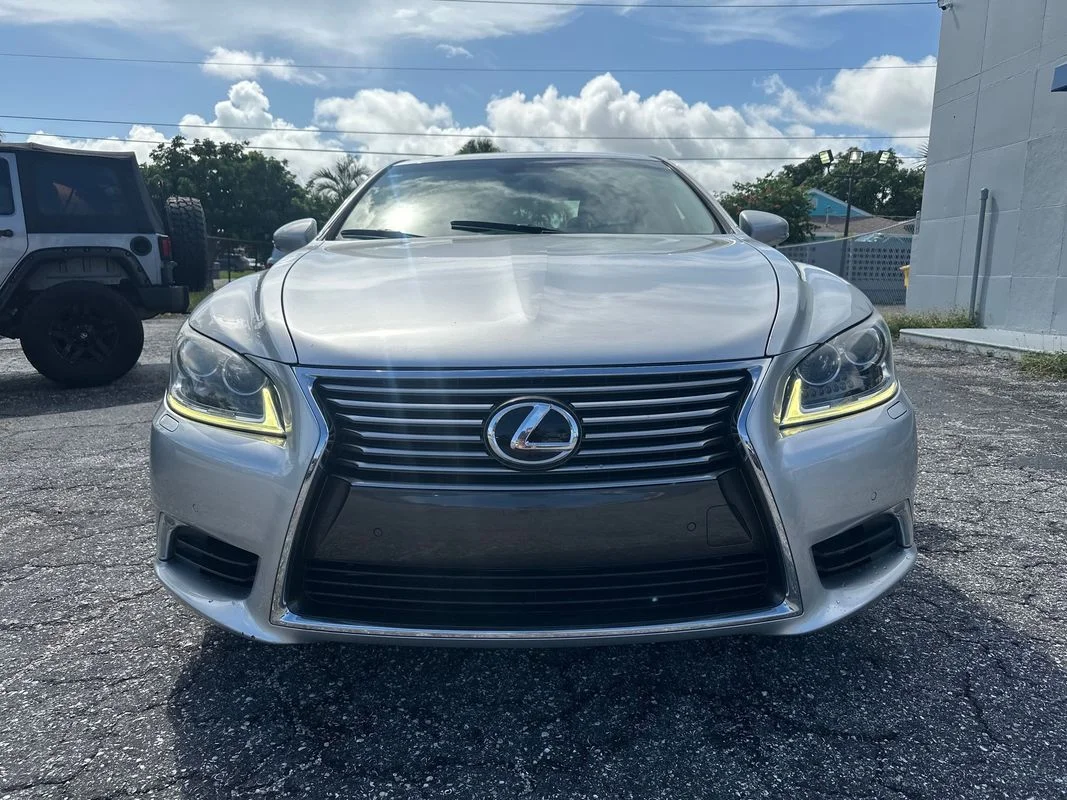 Used 2014  Lexus  image 5