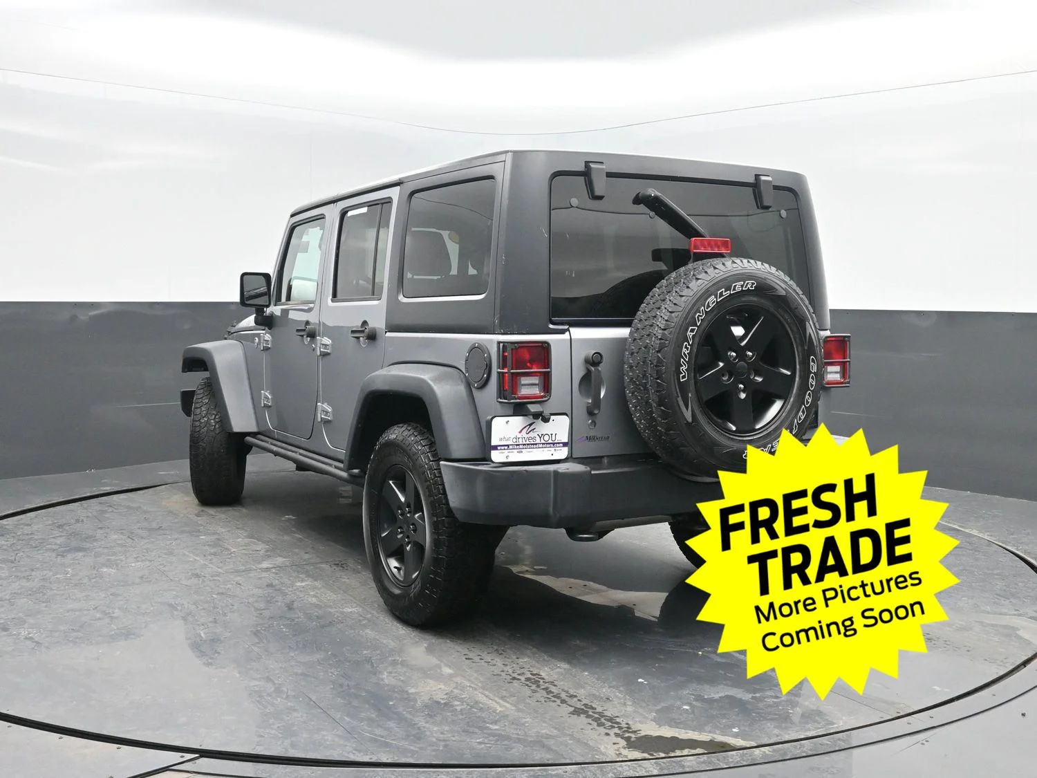 Used 2016 Billet Silver Metallic Clearcoat Jeep Black Bear image 37
