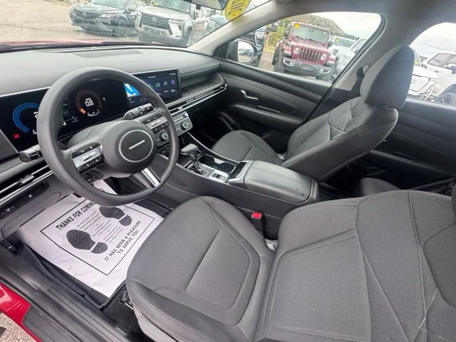 Used 2025 Red Hyundai SE image 13