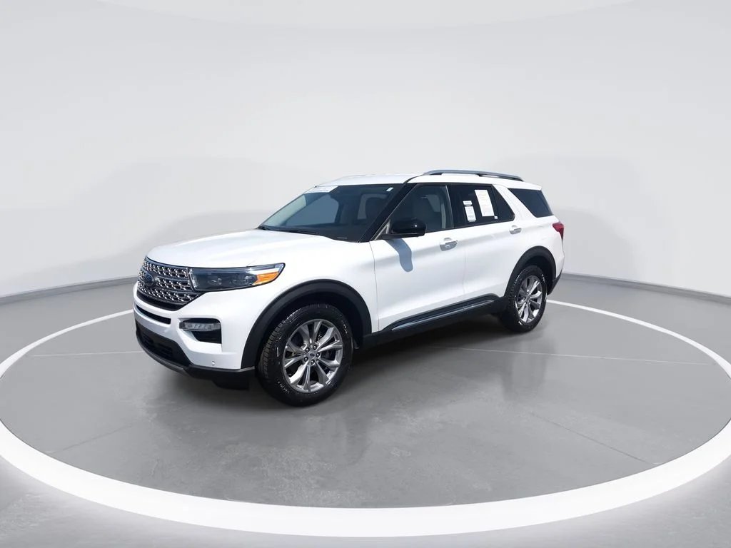Used 2023 White Ford Limited image 4