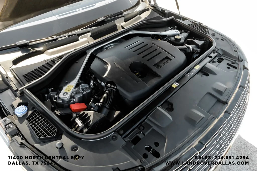 Used 2023 Grey Land Rover SE image 52