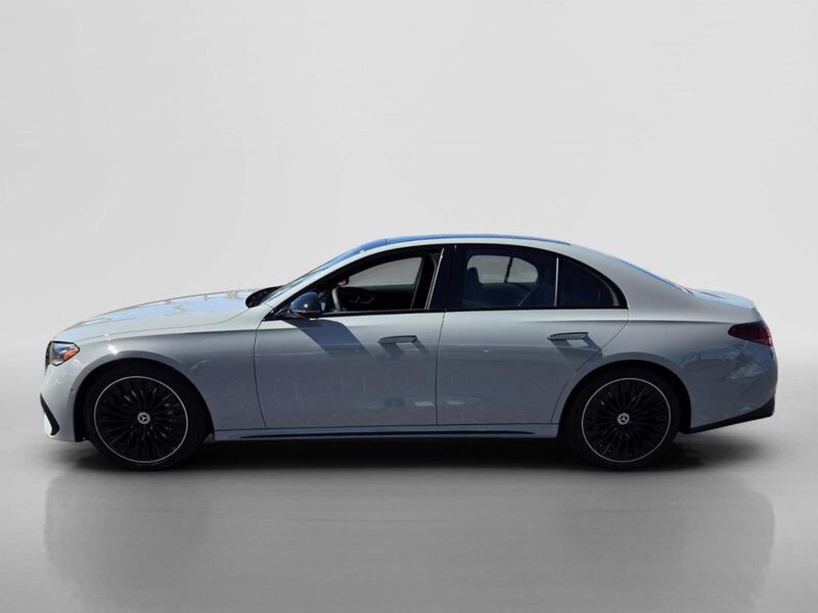 New 2027 MANUFAKTUR Alpine Grey Mercedes-Benz E 450 4MATIC® Sedan image 2