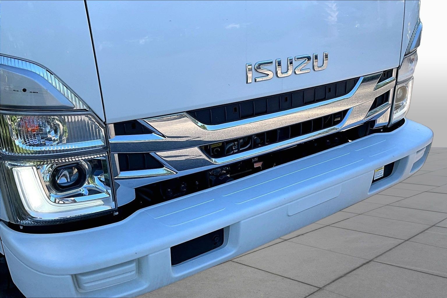 Used 2024  ISUZU  image 27