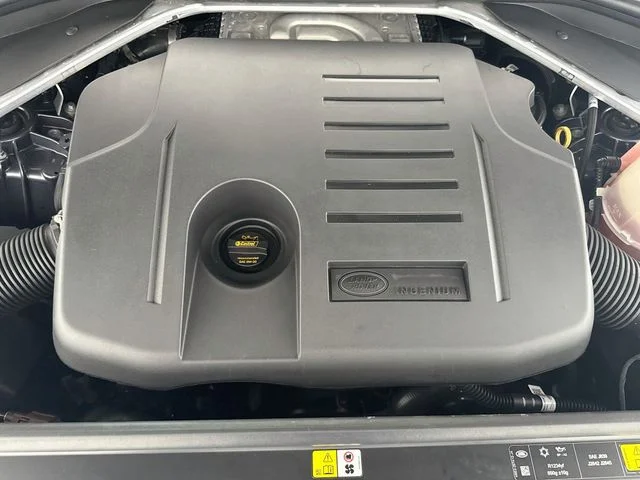 Used 2024 Blue Land Rover SE image 32