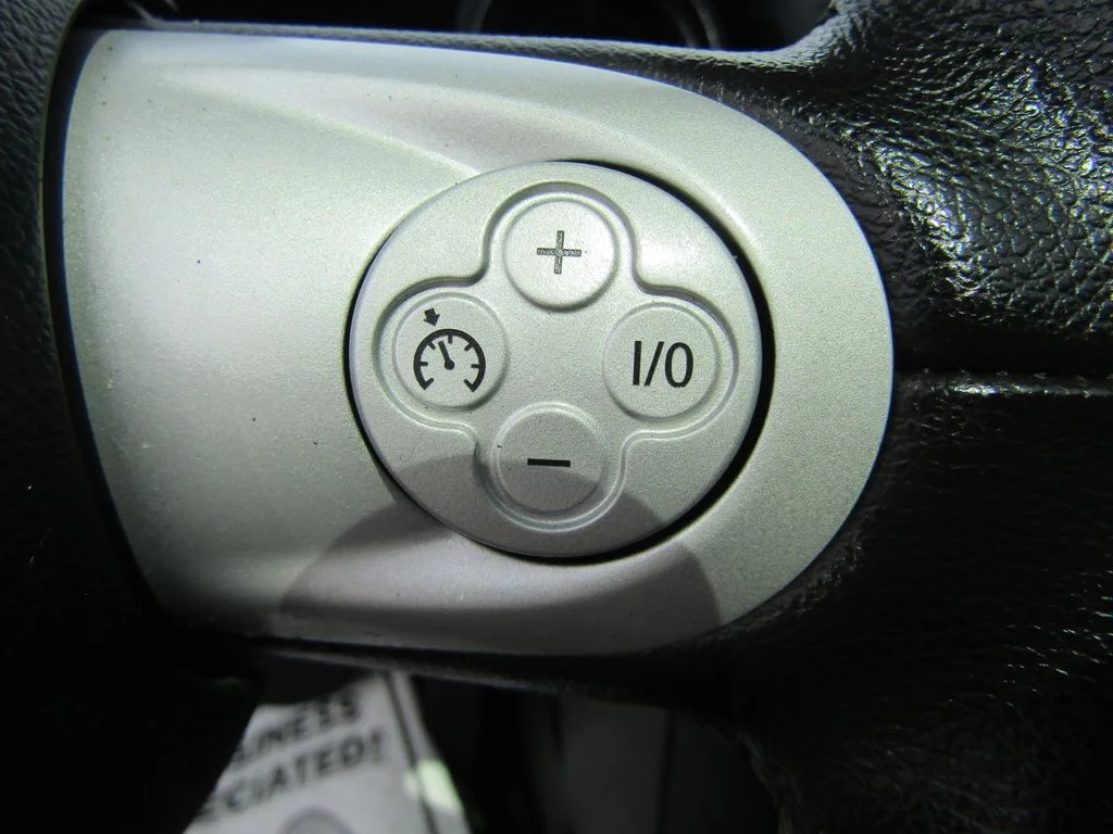 Used 2010 Pepper White MINI Base image 25
