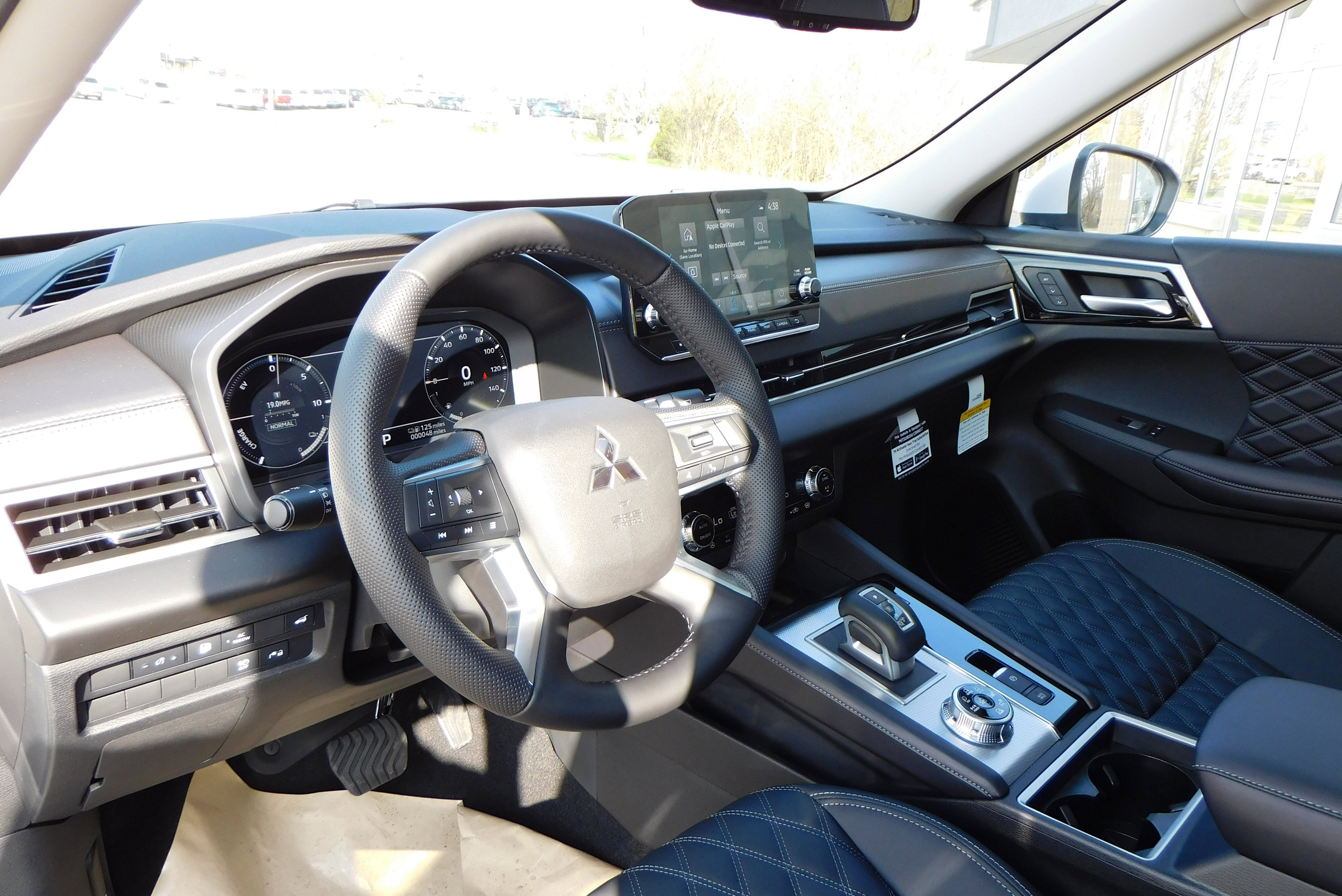 Used 2025 WHITE DIMD Mitsubishi SEL Platinum Edition image 12