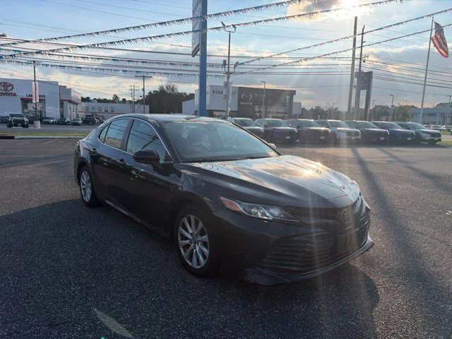 Used 2018 Midnight Black Metallic Toyota L image 4