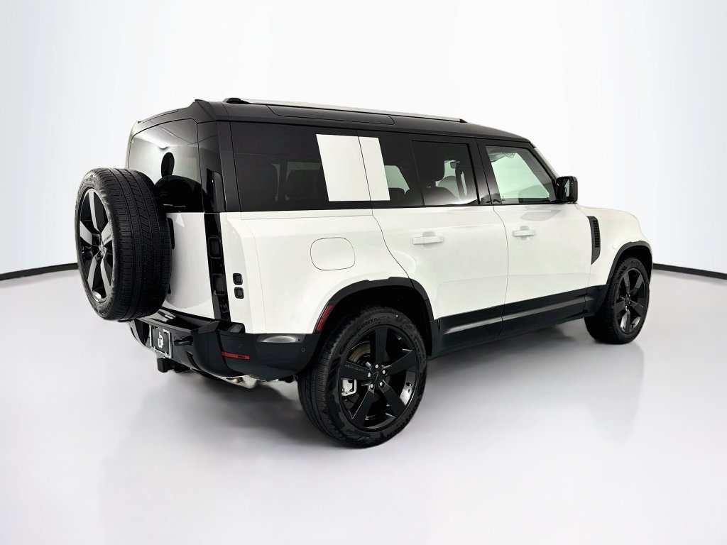 New 2026 Fuji White Land Rover X-Dynamic SE image 5