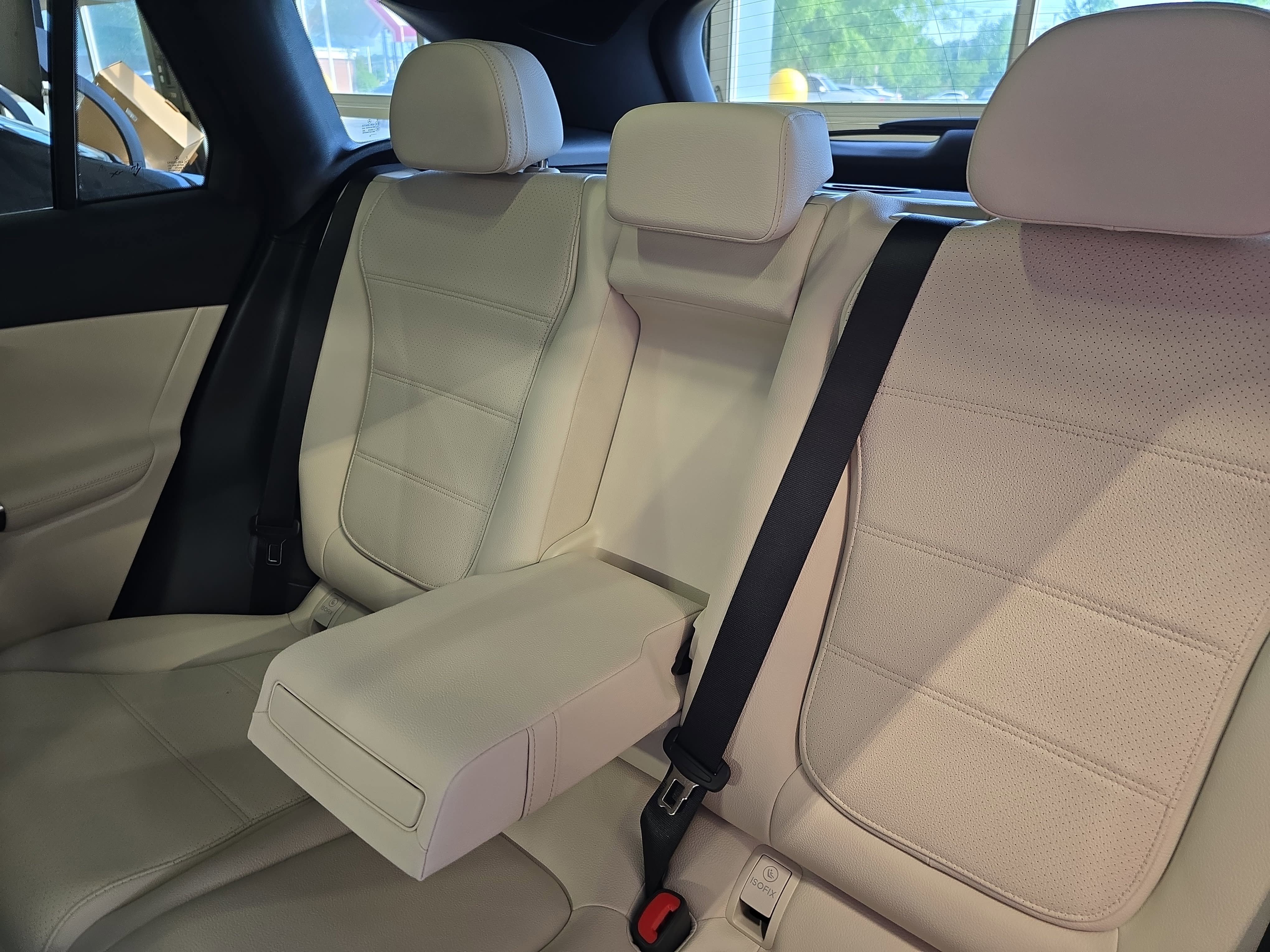 New 2026 Obsidian Black Metallic Mercedes-Benz GLC300 image 15
