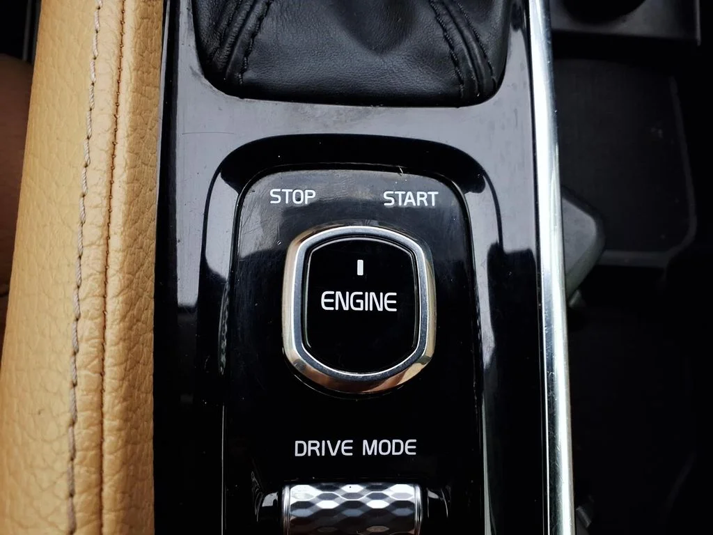 Used 2016 Black Volvo T6 Momentum image 18