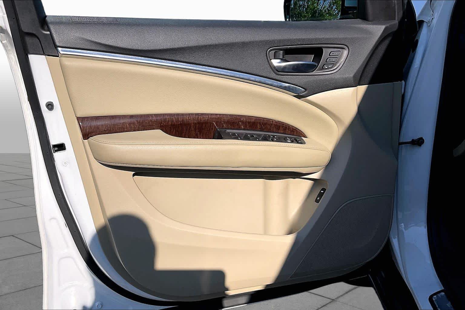 Used 2020 Platinum White Pearl Acura  image 21