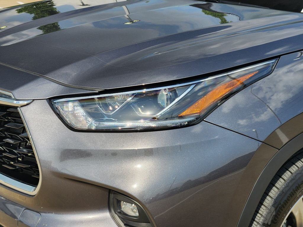 Used 2022 Magnetic Gray Metallic Toyota Platinum image 9
