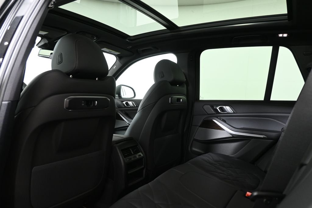 New 2026 Black Sapphire Metallic BMW xDrive40i image 32