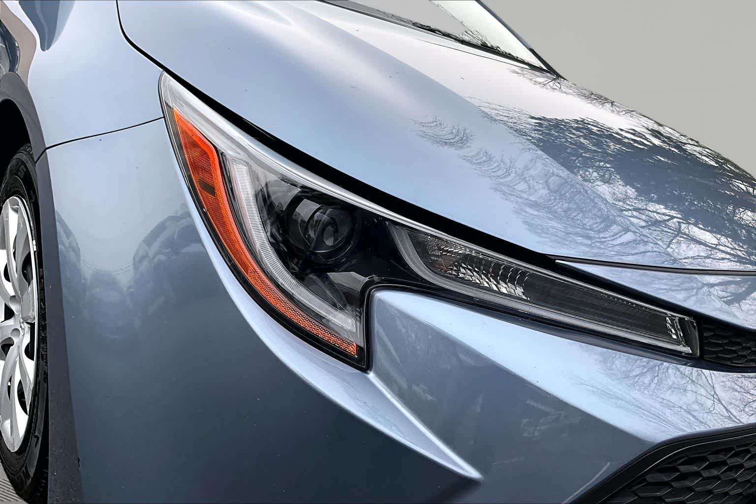 Used 2022 Celestite Toyota LE image 27