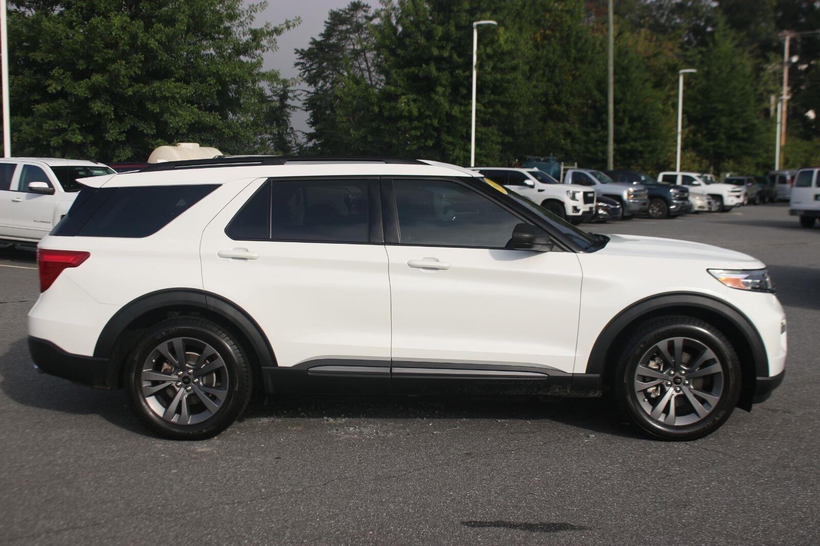 Used 2021 Star White Metallic Tri-Coat Ford XLT image 8