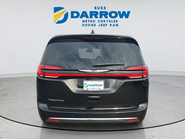 New 2026 Diamond Black Crystal Pearl-Coat Exterior Paint Chrysler Select image 4