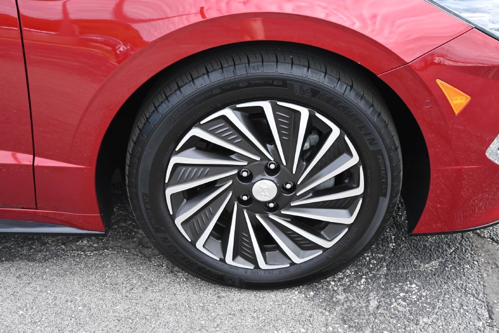 Used 2023 Red Hyundai Limited image 17